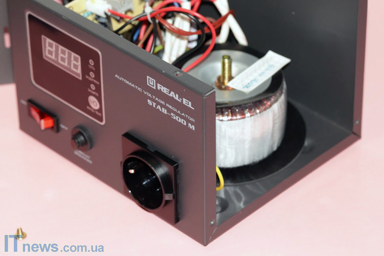 Внутреннее устройство REAL-EL STAB-500 М vnutrenee-ustrojstvo-real-el-stab-500-m